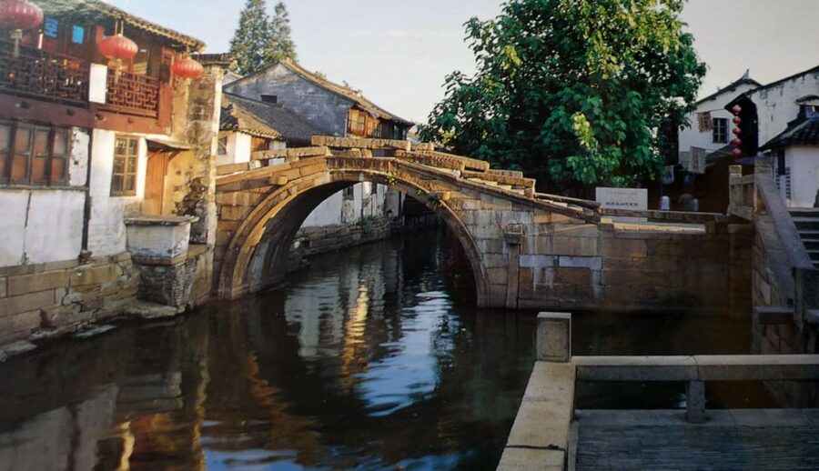 Su Zhou and Zhou Zhuang Water Village Day Tour - Seeing silk made at a 14th-century factory