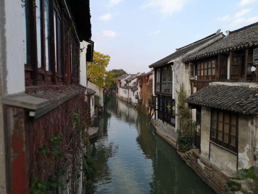 Su Zhou and Zhou Zhuang Water Village Day Tour - Leaving downtown Shanghai in an air-conditioned minivan