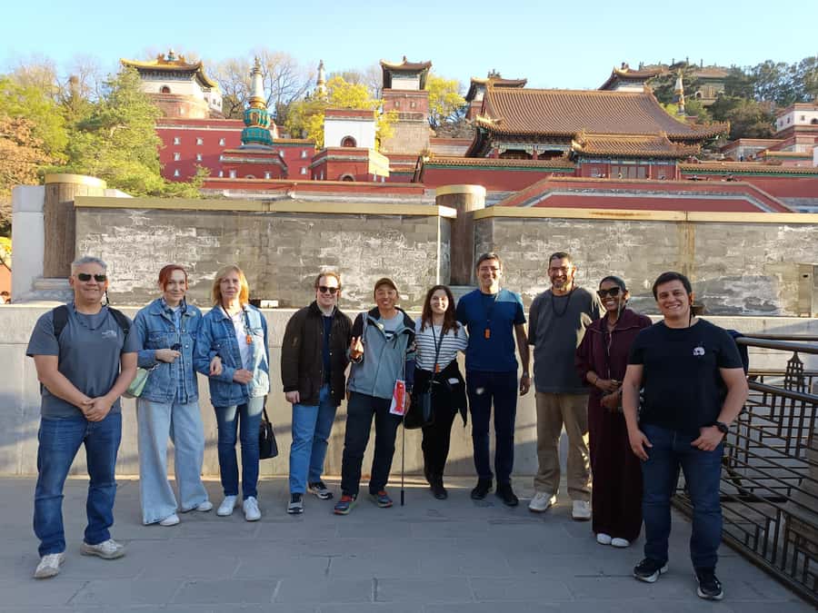 Temple Heaven, Summer Palace, Lama Temple, Hutong Bus Tour - How the group guide affects the experience
