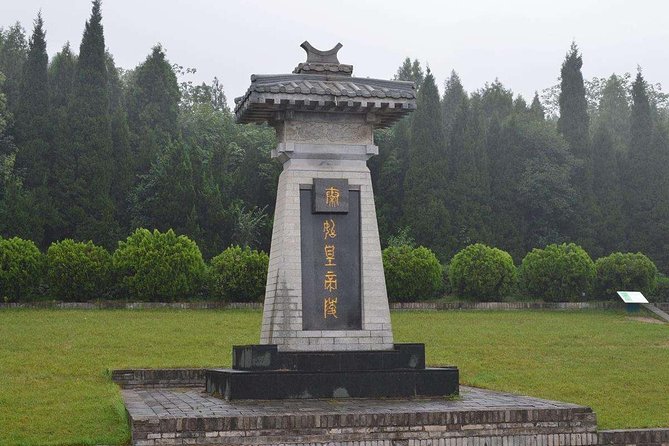 Terra-Cotta Warriors & Horses Essential Full Day Tour from Xi'an - Lunch: useful, included, and not always local