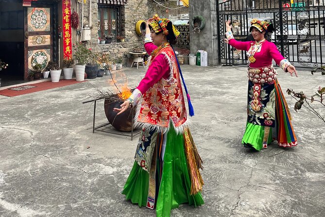 Tibetan Day Trip to Tibetan Village from Chengdu - Traditional clothing and Tibetan costume photography