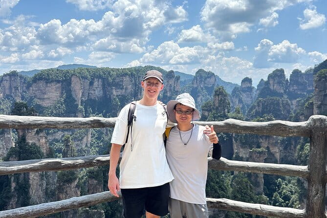 Top Zhangjiajie Mini Group Tour: Glass Bridge & Tianmen Mountain - What the guide adds to the day