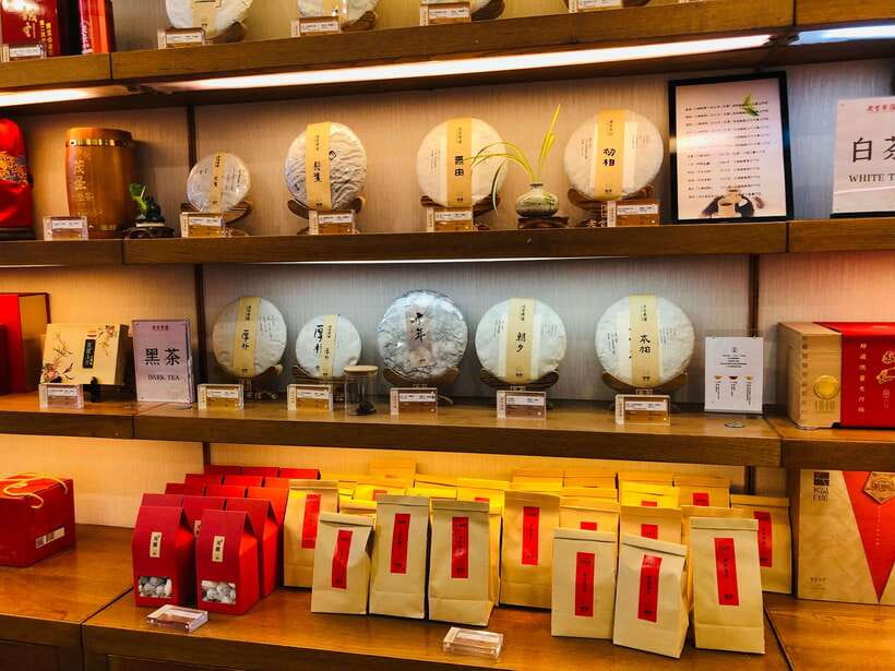 Traditional Chinese Tea Ceremony Experience - Comparing green, Oolong, Pu-erh, jasmine, and flower tea