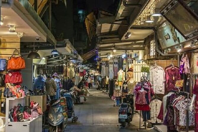 Translator Shopping Assistant and Business Tour Guide Service - Baiyun Leather City: allow two hours to compare goods