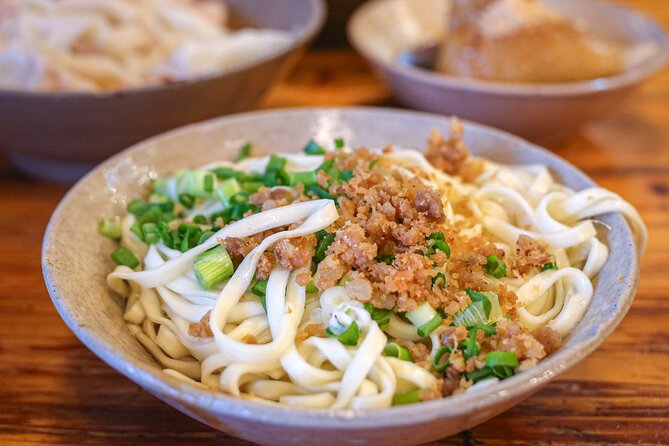 Tuktuk Food Tour Through Chengdu's Local Eats - What the guide adds to the meal