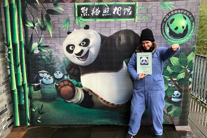 Visiting Dujiangyan Yaan Wolong Panda Base Optional Volunteering - Breaking bamboo and preparing panda food