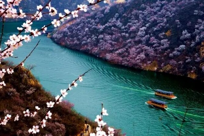 Water-Great Wall Odyssey: Scenic Bus & Cruise Day Tour - Entering Huanghuacheng at about 10:30 a.m.