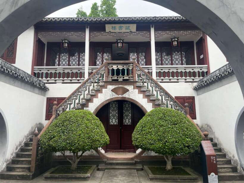 Water Town Zhujiajiao Shanghai: Boat Ride,Sights,Bites&Sips - Guides, pacing, and the private-group advantage