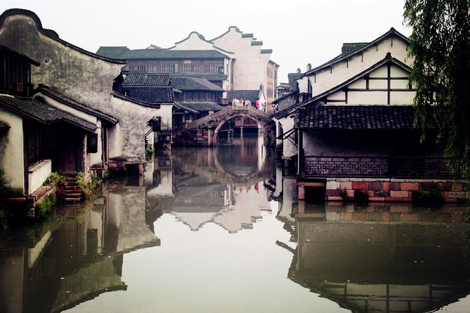 Wuzhen Water Town Delight Tour With Riverside Lunch Experience - Walking Wuzhen’s old canal lanes