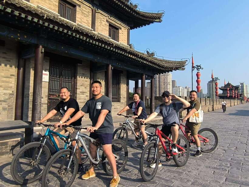 Xi'an: City Wall & Old Town Walking Tour w/ 10+ Food Tasting - Why the City Wall and food streets work so well together