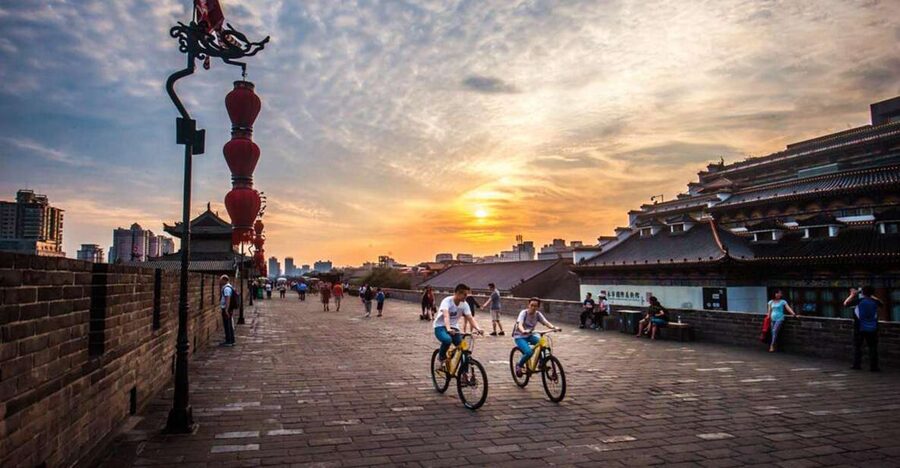 Xi'an City Wall Private Guided Tour with Cycling Option - Meeting at the Bell Tower Hotel
