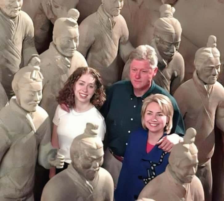 Xi'an: Exclusive Terracotta Army Tour & Local Family Lunch - Hotel pickup makes a distant sight easier