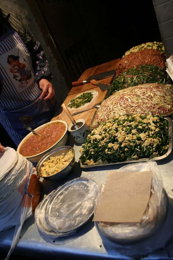 Xi'an: Gourmet & Street Food Tour - Rou jia mo at a century-old restaurant