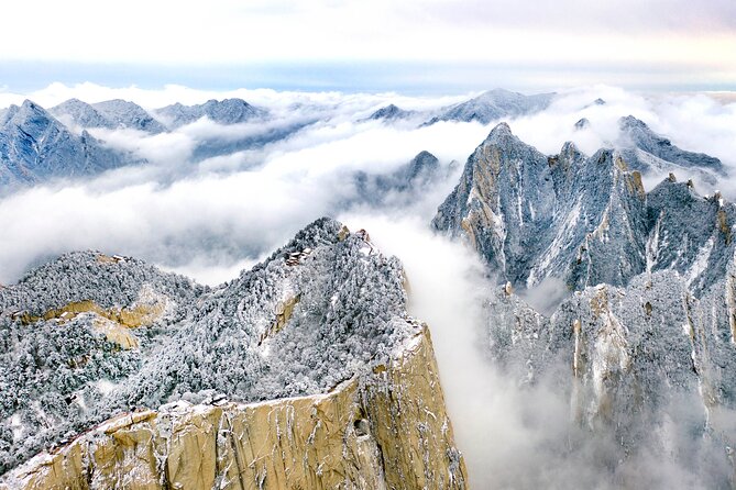 Xi'an Huashan Mountain Adventure Day Tour - Gold Lock Pass, temples, and mountain carvings
