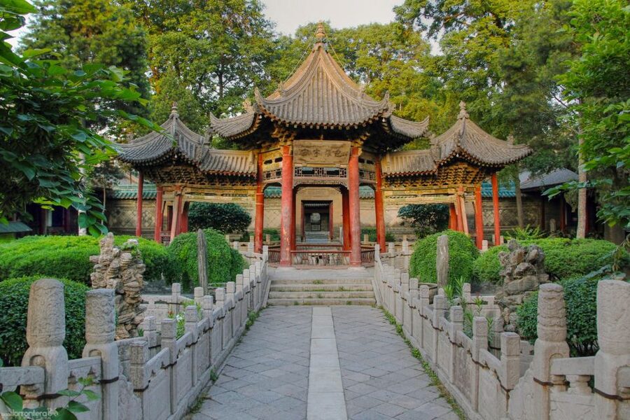 Xi'an Muslim Quarter Night Market Foodie Walking Tour - Adding the Great Mosque or Gaojia Courtyard