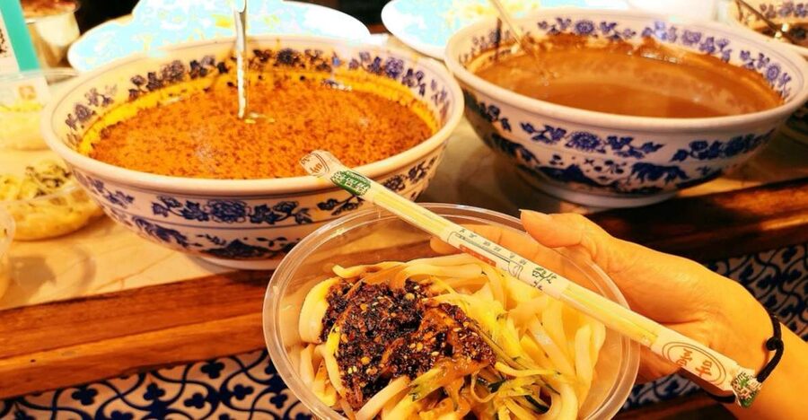 Xi'an Muslim Quarter Night Market Foodie Walking Tour - Starting at the Bell Tower area
