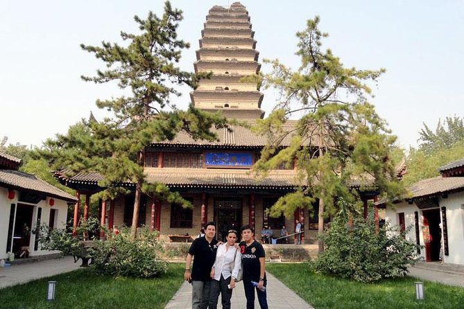 Xi'an Private Full-Day Tour with Terracotta Warriors, City Wall - Practical details that affect your day