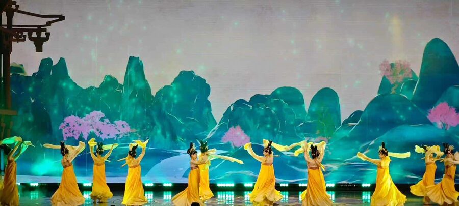 Xi'an: Tang Dynasty Music and Dance Show with Round Trip Transfer - The evening schedule from hotel to theater