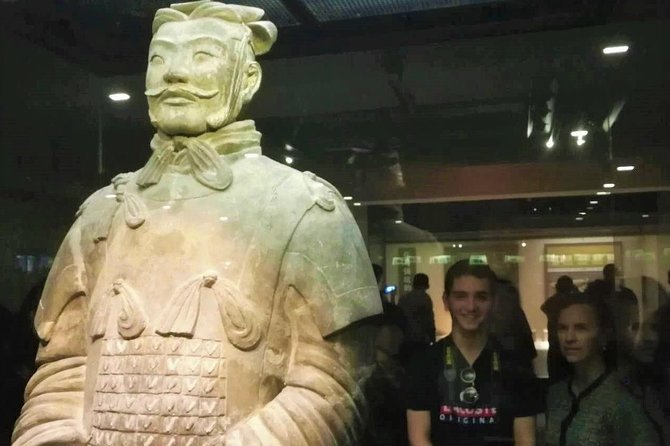Xi'an Terracotta Warriors and Jingdi Tomb Private Tour - A local lunch between the museums