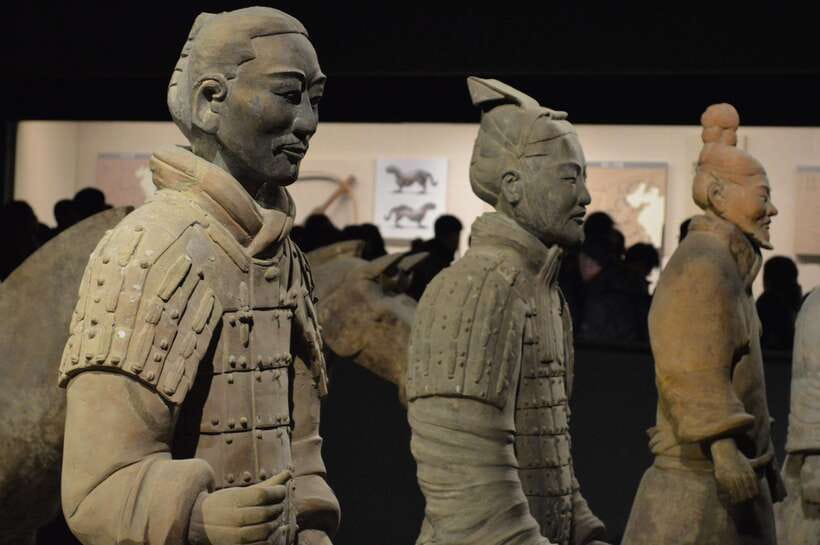 Xi'an: Terracotta Warriors Tour w/Optional Guide or Transfer - Timing, crowds, and the summer heat