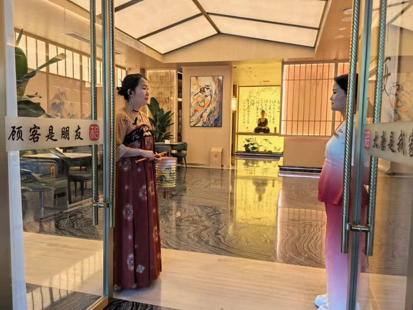 Xi'an: Traditional Chinese Massage or Spa with Meal - A clean setting with a useful cultural touch
