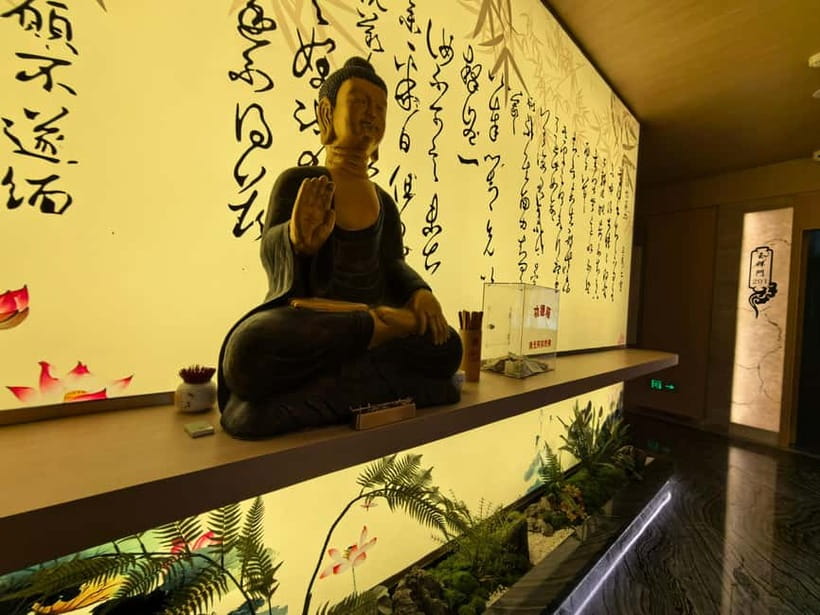 Xi'an: Traditional Chinese Massage or Spa with Meal - Getting to the center near the City Wall