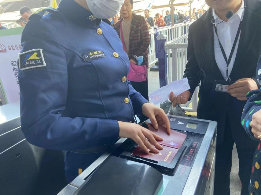 Xian: Terracotta Army Ticket & Guided Bus Tour with Options - Timing advice for holidays and hot weather