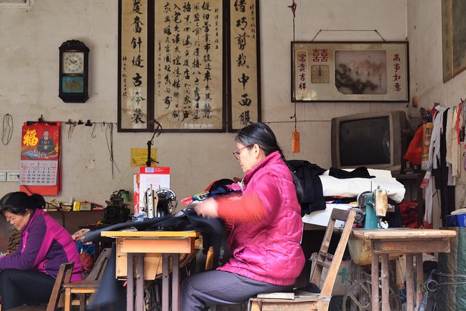 Xingping Xianggong Hill and Yangshuo Countryside Classic Day Tour - Guides who add more than directions