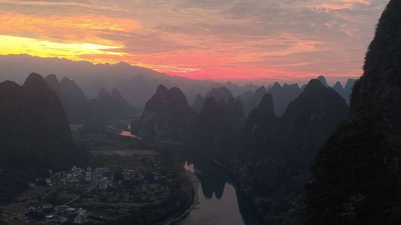 Yangshuo/Guilin: Full- or Half-Day Xianggong Hill Sunrise - Private transport and the guide experience