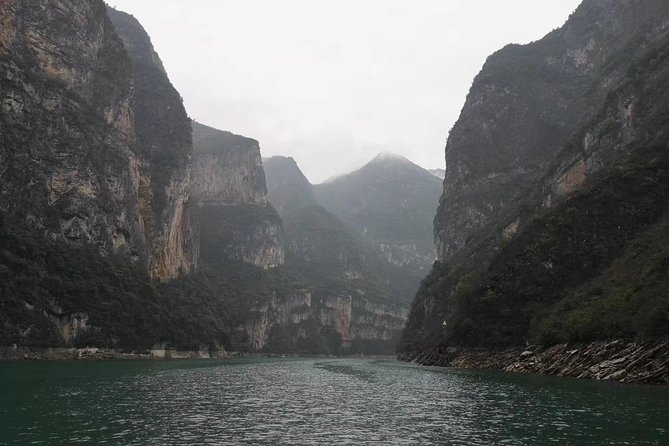 Yangtze River Cruise from Chongqing to Yichang Downstream in 4 Days 3 Nights - Day three through Qutang and Wu gorges