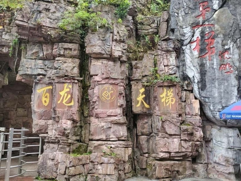 Zhangjiajie: National Forest Park 1-Day VIP Private Tour - What to bring for a high-altitude park day