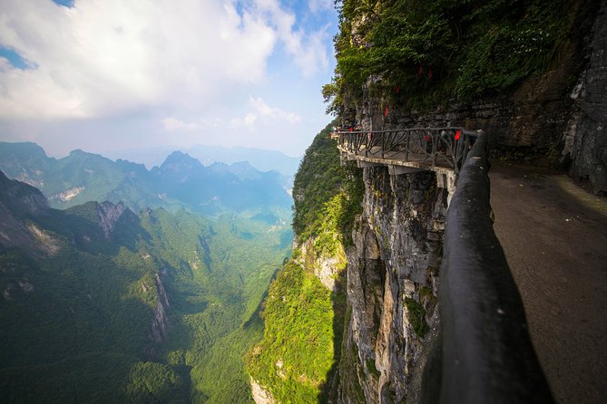 Zhangjiajie Tianmen & Glass Bridge Private All-Inclusive Tour - The shuttle road with 99 turns