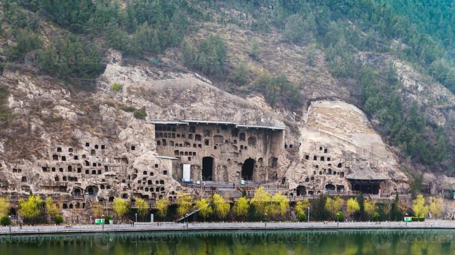 Zhengzhou: Private Tour to Shaolin Temple & Longmen Grottoes - Timing, weather, and practical limits