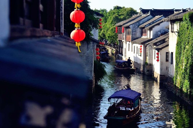 Zhouzhuang and Tongli Water Town Private Transfer Service from Shanghai - The transfer to Tongli and the value of a waiting driver